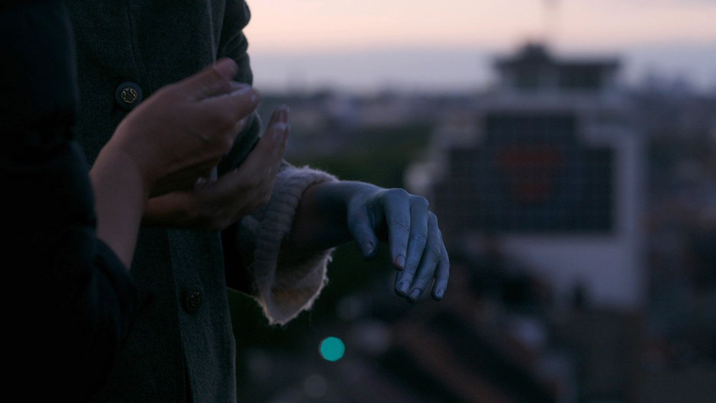 Alex Reynolds, Production still, The Hand That Sings, Alex Reynolds, Alma Söderberg